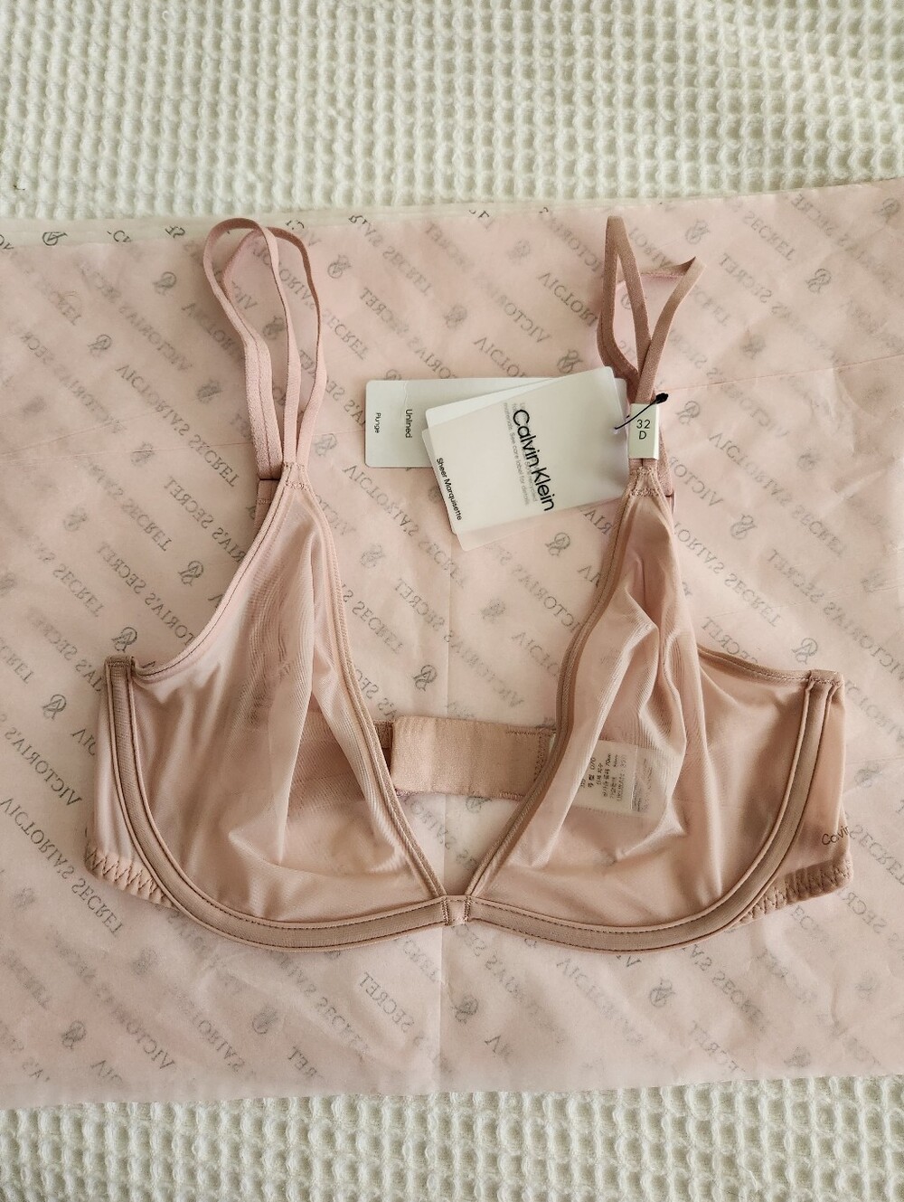 ✨️💗Calvin Klein Sheer Marquisette Unlined Plunge Bra nude shade 32D